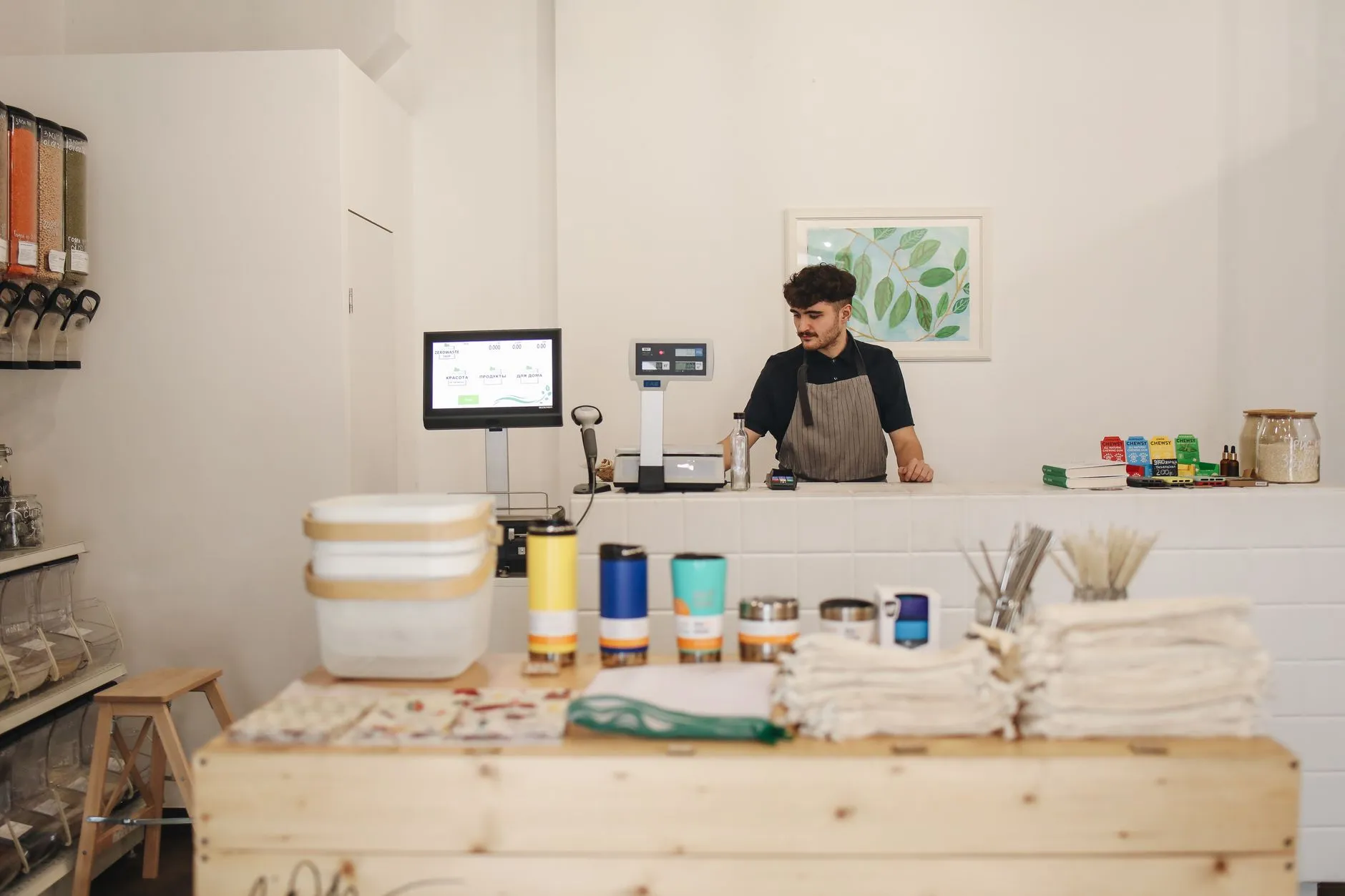Profesional del sector comercio trabajando